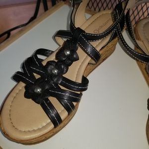 Baretraps wedge type sandals